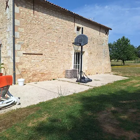 Au Calme Avec Parking Prive Lavoux