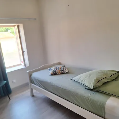 Au Calme Avec Parking Privé *